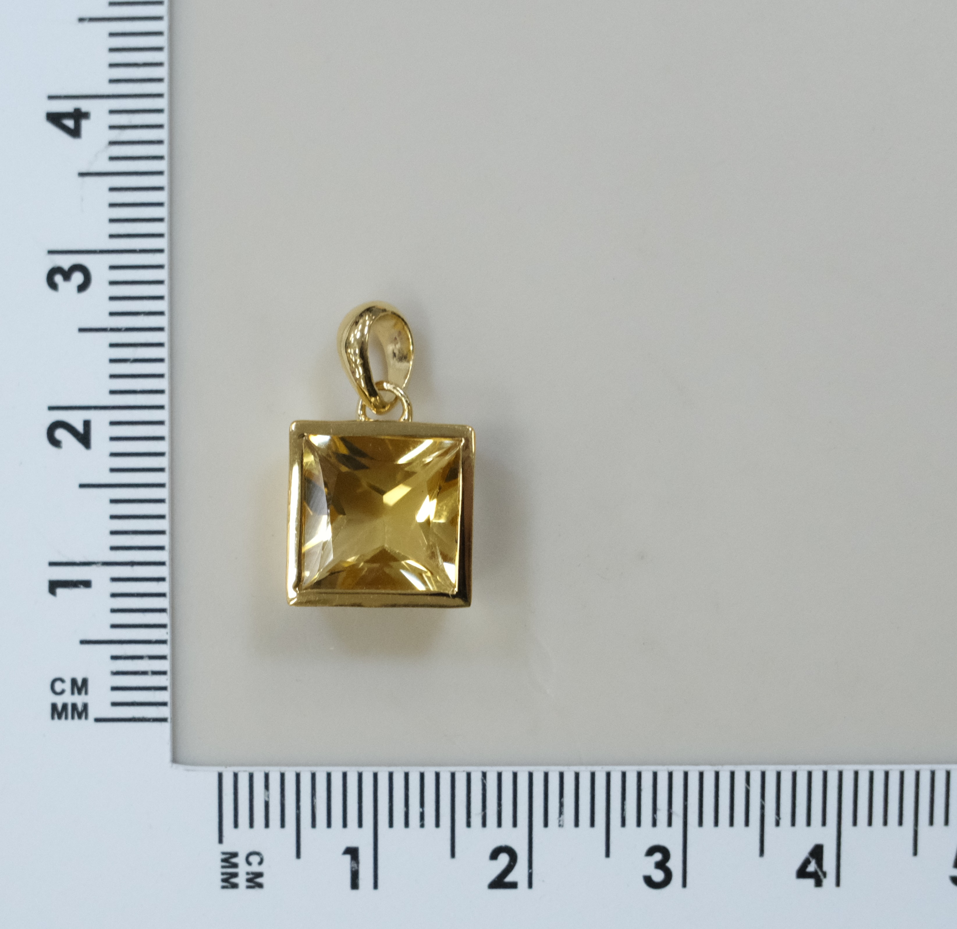 Серебряная подвеска с цитрином